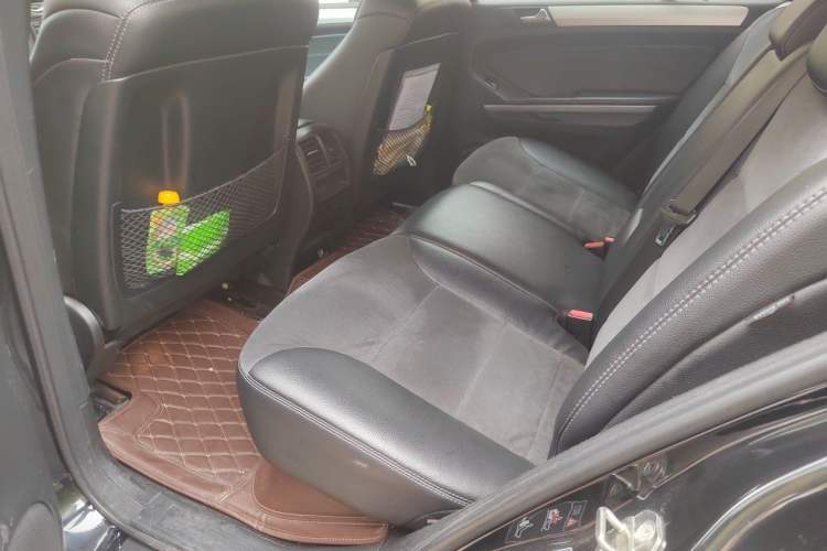 Used Mercedes-Benz M-Class 2010 ML 300 4MATIC Left Rear Seat