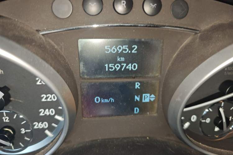 Used Mercedes-Benz M-Class 2010 ML 350 4MATIC Luxury Special Edition Odometer Close Up
