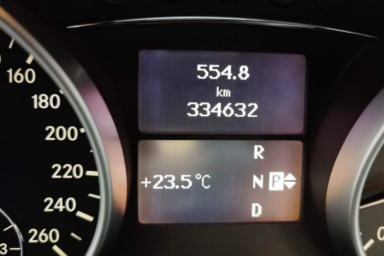 Used Mercedes-Benz M-Class 2010 ML 350 4MATIC Luxury Model Odometer Close Up