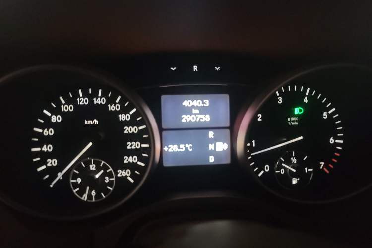 Used Mercedes-Benz M-Class 2010 ML 350 4MATIC Luxury Model Odometer Close Up