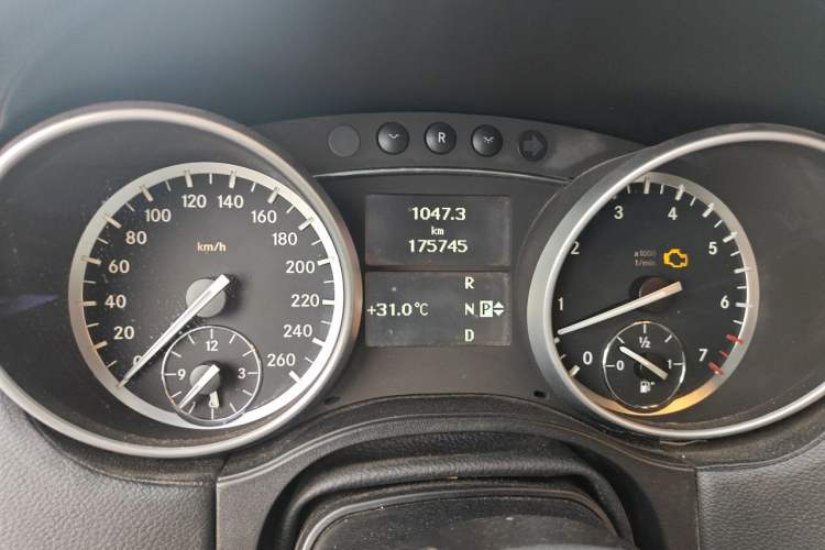 Used Mercedes-Benz M-Class 2010 ML 350 4MATIC Luxury Model Odometer Close Up
