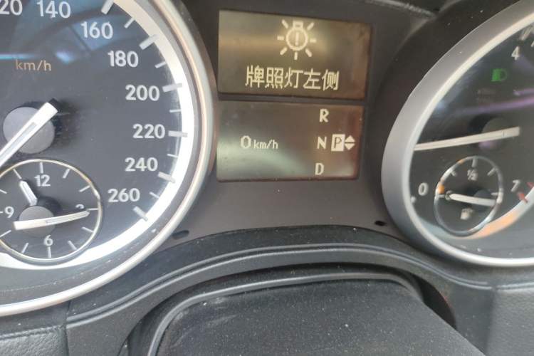 Used Mercedes-Benz M-Class 2010 ML 350 4MATIC Luxury Model Odometer Close Up