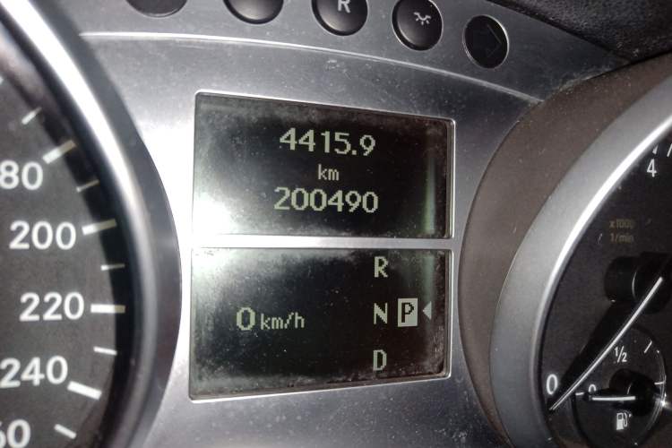 Used Mercedes-Benz M-Class 2010 ML 300 4MATIC Odometer Close Up