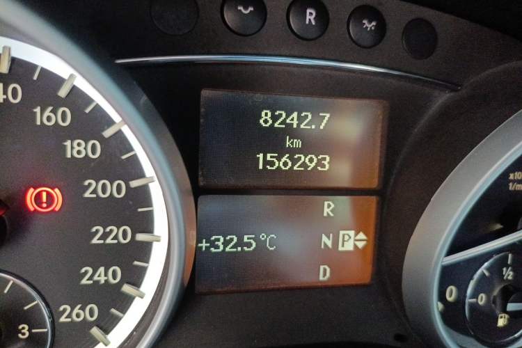 Used Mercedes-Benz M-Class 2010 ML 350 4MATIC Luxury Special Edition Odometer Close Up