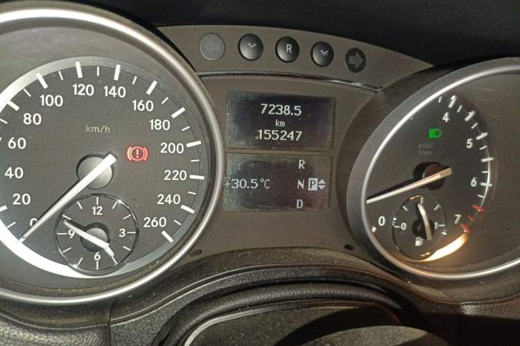 Used Mercedes-Benz M-Class 2010 ML 350 4MATIC Luxury Model Odometer Close Up
