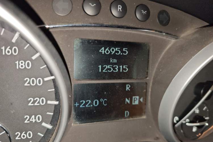 Used Mercedes-Benz M-Class 2010 ML 350 4MATIC Luxury Model Odometer Close Up