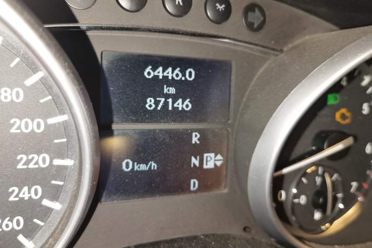 Used Mercedes-Benz M-Class 2010 ML 350 4MATIC Luxury Special Edition Odometer Close Up