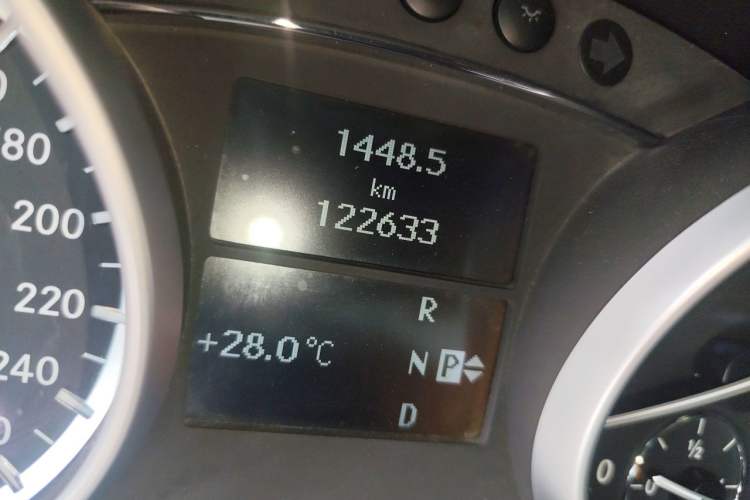 Used Mercedes-Benz M-Class 2010 ML 350 4MATIC Luxury Special Edition Odometer Close Up