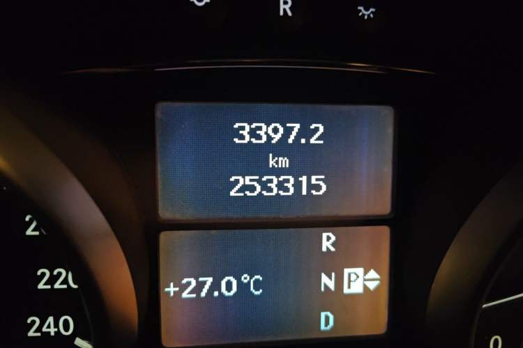 Used Mercedes-Benz M-Class 2010 ML 350 4MATIC Luxury Special Edition Odometer Close Up