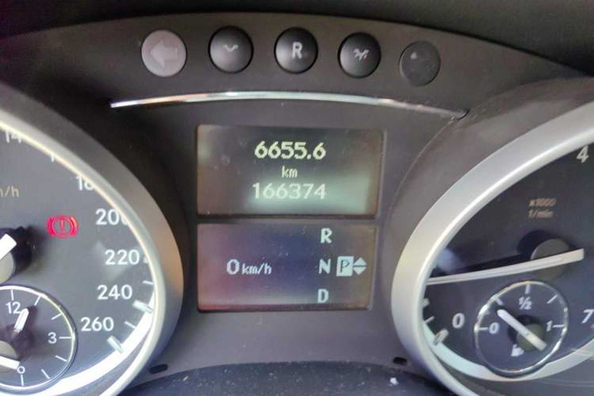 Used Mercedes-Benz M-Class 2010 ML 500 4MATIC Odometer Close Up