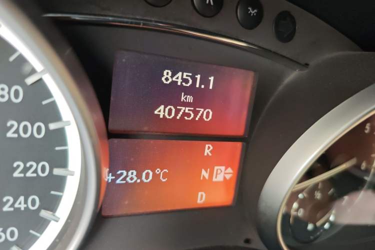 Used Mercedes-Benz M-Class 2010 ML 350 4MATIC Luxury Model Odometer Close Up