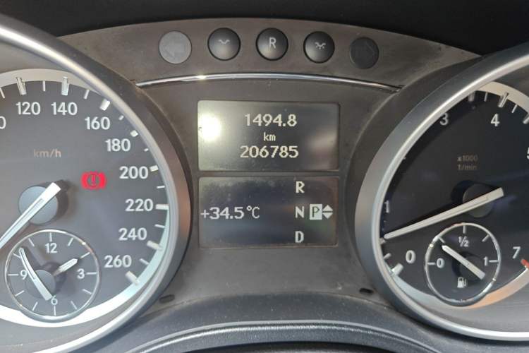 Used Mercedes-Benz M-Class 2010 ML 350 4MATIC Luxury Special Edition Odometer Close Up