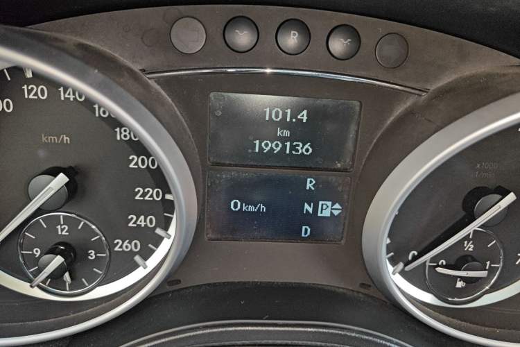 Used Mercedes-Benz M-Class 2010 ML 350 4MATIC Luxury Model Odometer Close Up