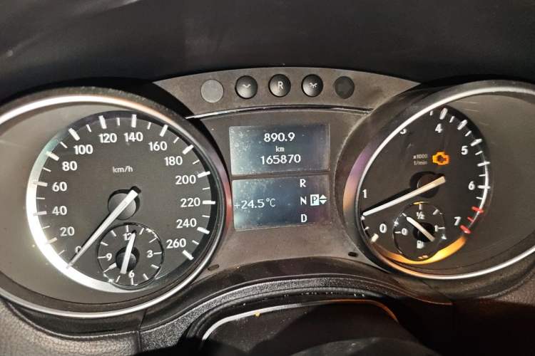 Used Mercedes-Benz M-Class 2010 ML 350 4MATIC Luxury Special Edition Odometer Close Up