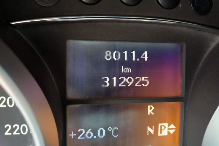 Used Mercedes-Benz M-Class 2010 ML 350 4MATIC Luxury Model Odometer Close Up