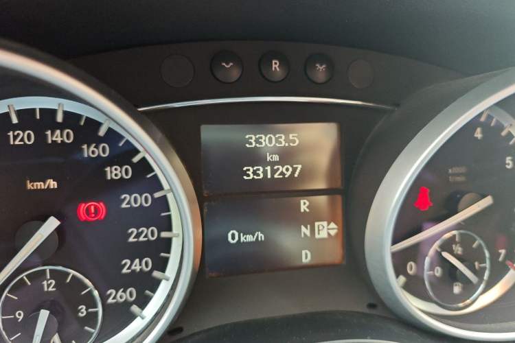 Used Mercedes-Benz M-Class 2010 ML 350 4MATIC Luxury Model Odometer Close Up