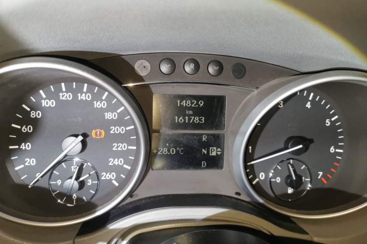Used Mercedes-Benz M-Class 2010 ML 350 4MATIC Luxury Model Odometer Close Up