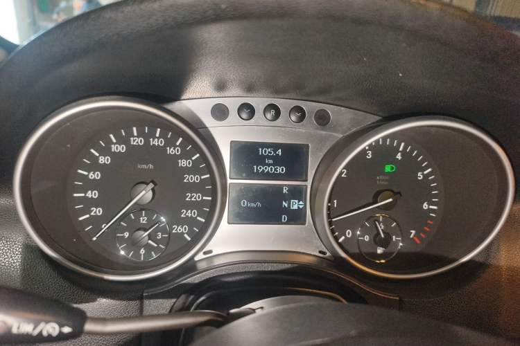 Used Mercedes-Benz M-Class 2010 ML 300 4MATIC Odometer Close Up