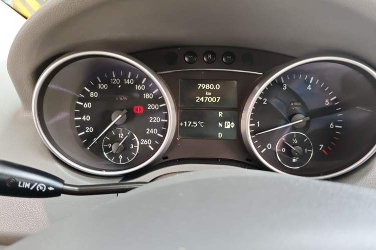Used Mercedes-Benz M-Class 2010 ML 350 4MATIC Luxury Model Odometer Close Up