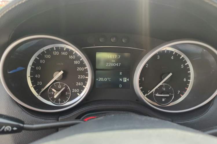 Used Mercedes-Benz M-Class 2010 ML 350 4MATIC Luxury Special Edition Odometer Close Up