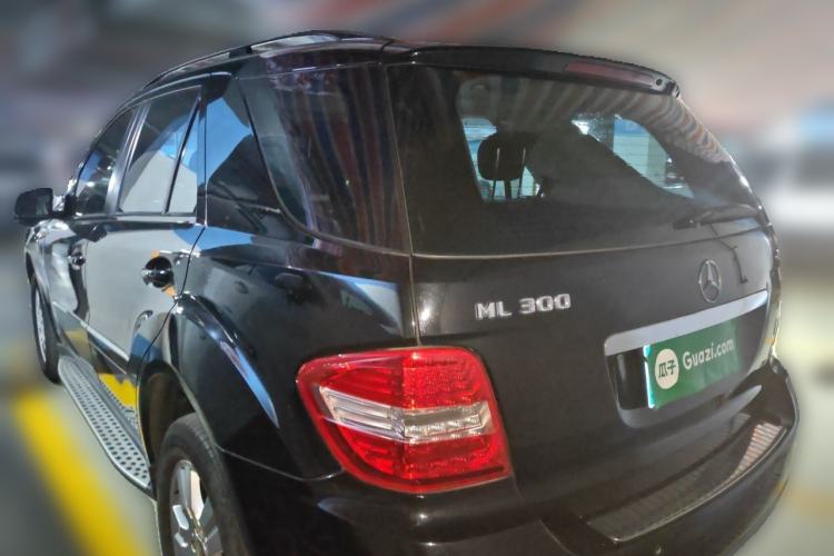 Used Mercedes-Benz M-Class 2010 ML 300 4MATIC Rear
