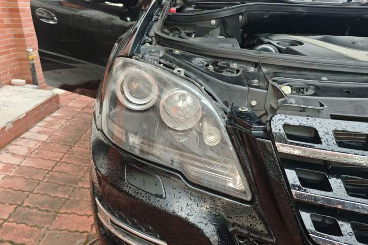 Used Mercedes-Benz M-Class 2010 ML 350 4MATIC Luxury Special Edition Right Front Headlight