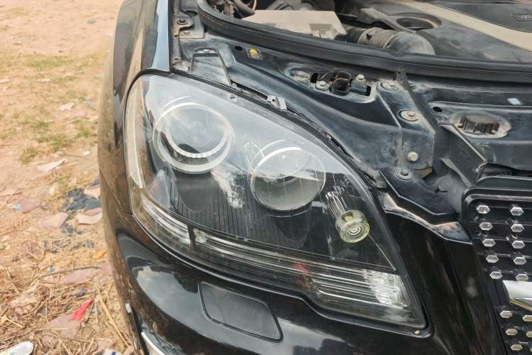 Used Mercedes-Benz M-Class 2010 ML 350 4MATIC Luxury Special Edition Right Front Headlight