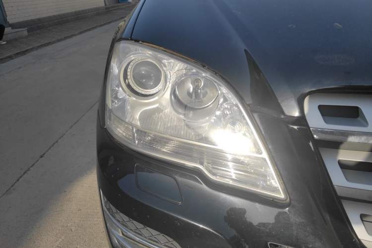 Used Mercedes-Benz M-Class 2010 ML 300 4MATIC Right Front Headlight