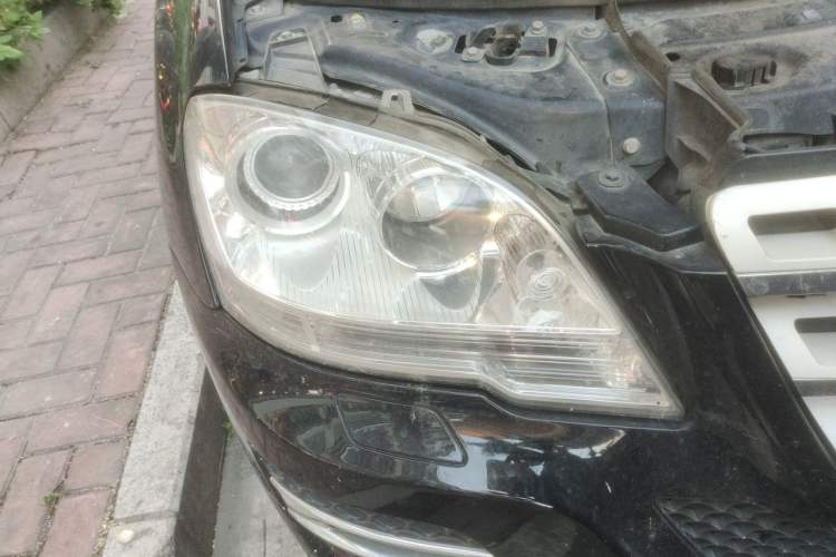 Used Mercedes-Benz M-Class 2010 ML 300 4MATIC Right Front Headlight