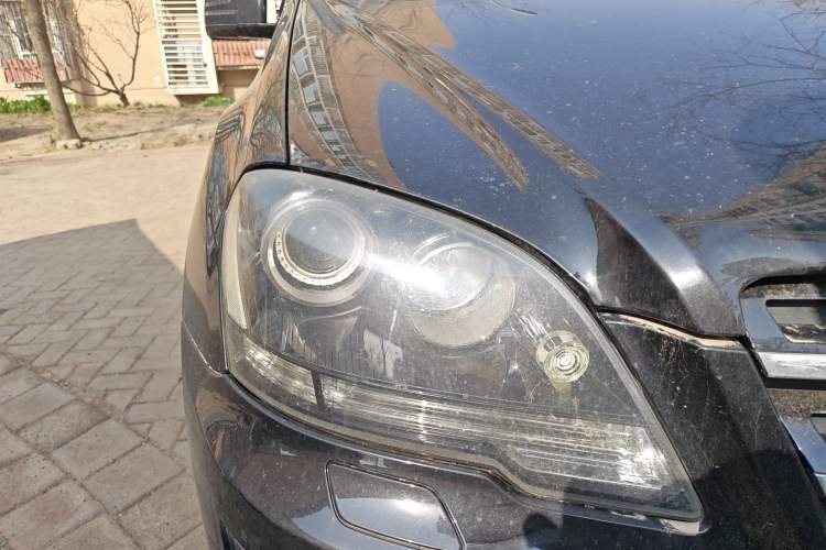 Used Mercedes-Benz M-Class 2010 ML 350 4MATIC Luxury Special Edition Right Front Headlight