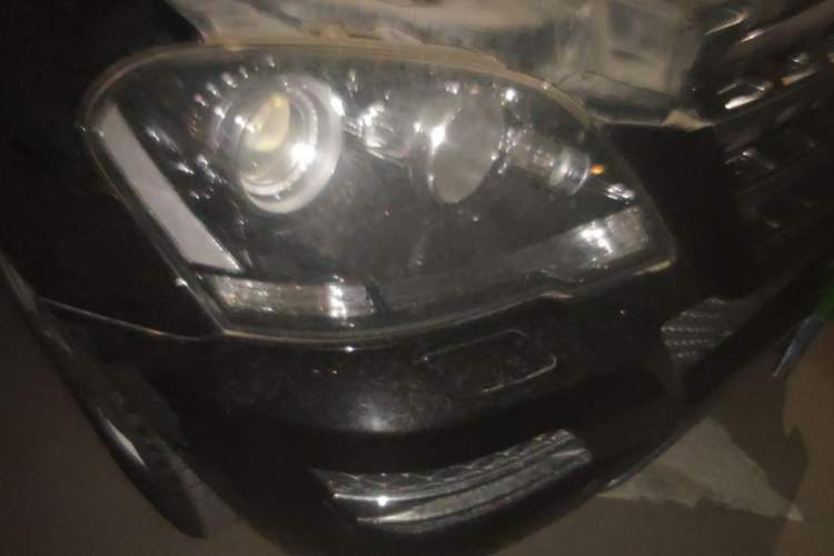 Used Mercedes-Benz M-Class 2010 ML 350 4MATIC Luxury Model Right Front Headlight