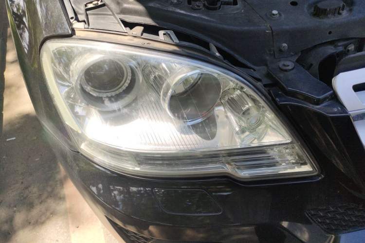 Used Mercedes-Benz M-Class 2010 ML 300 4MATIC Right Front Headlight