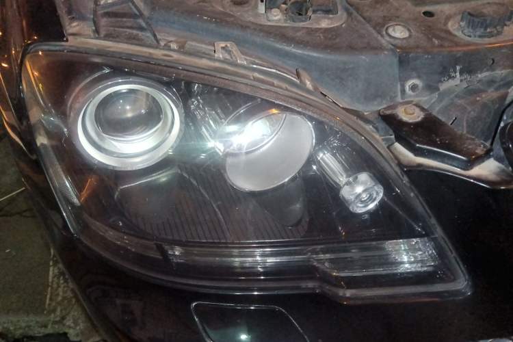 Used Mercedes-Benz M-Class 2010 ML 300 4MATIC Right Front Headlight