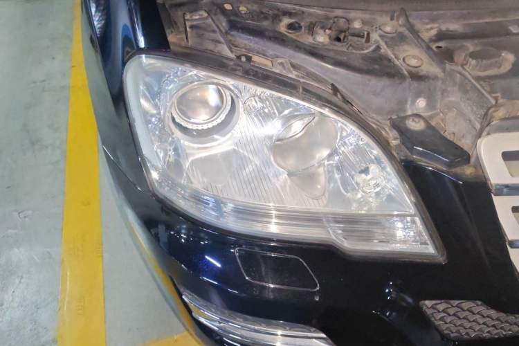 Used Mercedes-Benz M-Class 2010 ML 300 4MATIC Right Front Headlight
