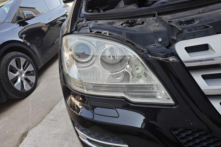 Used Mercedes-Benz M-Class 2010 ML 300 4MATIC Right Front Headlight