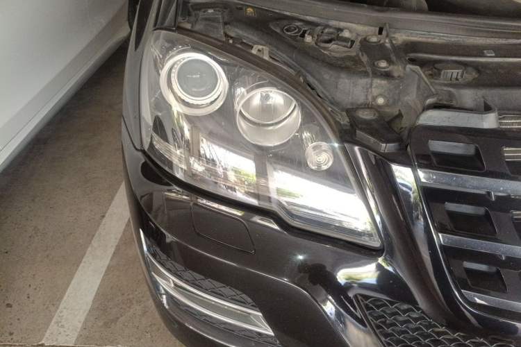 Used Mercedes-Benz M-Class 2010 ML 350 4MATIC Luxury Special Edition Right Front Headlight