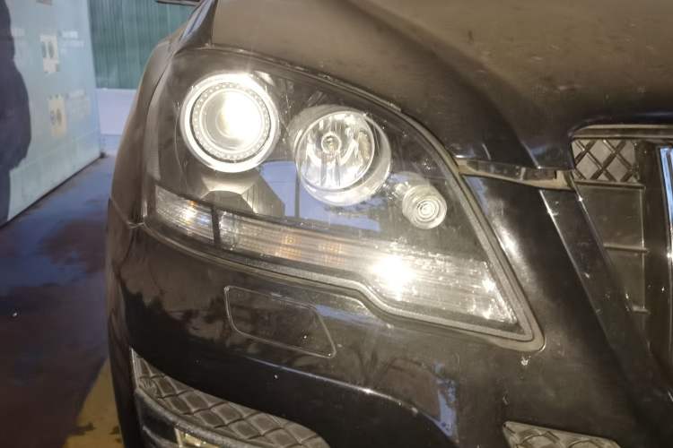 Used Mercedes-Benz M-Class 2010 ML 350 4MATIC Luxury Special Edition Right Front Headlight