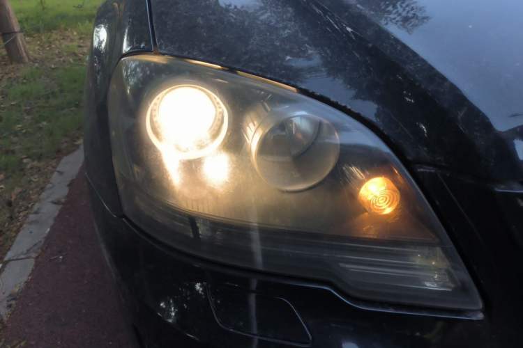 Used Mercedes-Benz M-Class 2010 ML 350 4MATIC Luxury Model Right Front Headlight