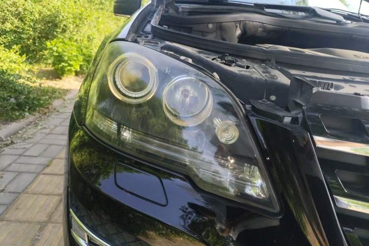 Used Mercedes-Benz M-Class 2010 ML 350 4MATIC Luxury Special Edition Right Front Headlight