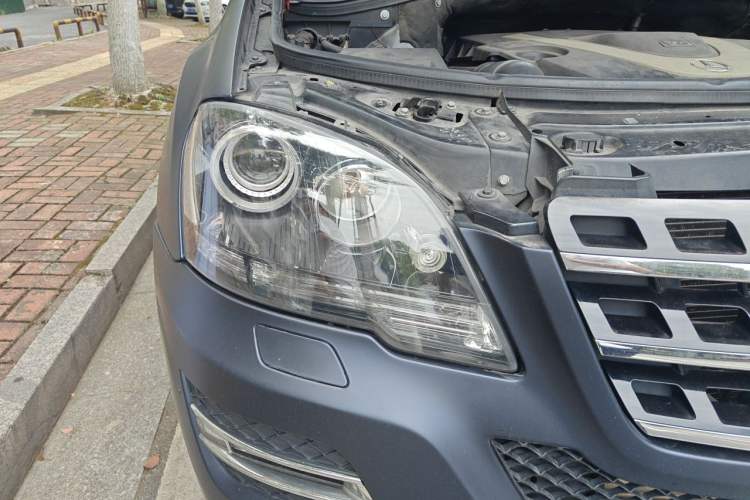 Used Mercedes-Benz M-Class 2010 ML 350 4MATIC Luxury Special Edition Right Front Headlight