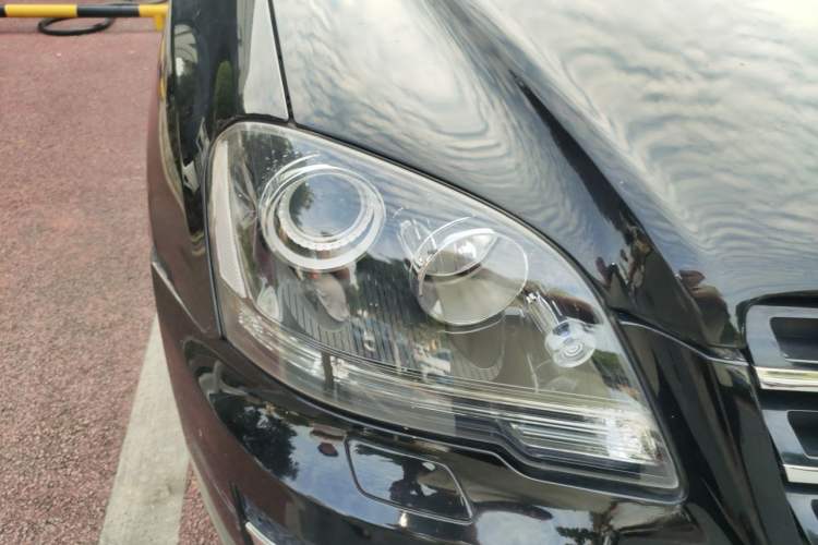 Used Mercedes-Benz M-Class 2010 ML 350 4MATIC Luxury Special Edition Right Front Headlight