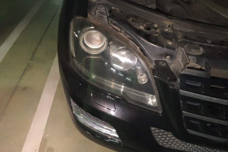 Used Mercedes-Benz M-Class 2010 ML 350 4MATIC Luxury Special Edition Right Front Headlight