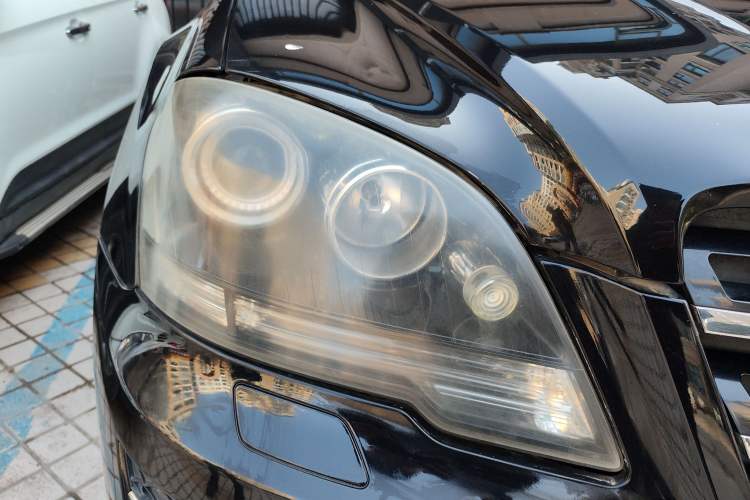 Used Mercedes-Benz M-Class 2010 ML 500 4MATIC Special Edition Right Front Headlight
