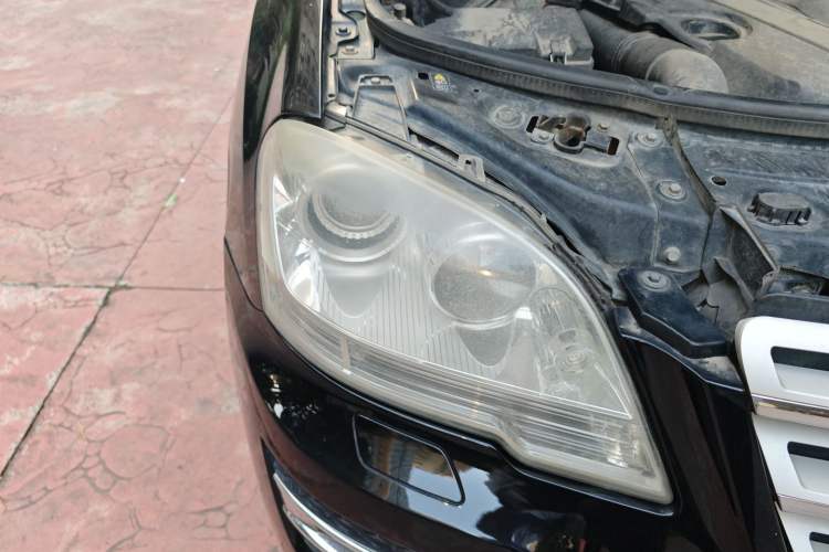Used Mercedes-Benz M-Class 2010 ML 300 4MATIC Right Front Headlight