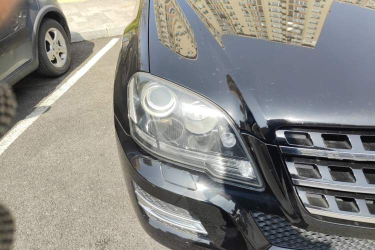 Used Mercedes-Benz M-Class 2010 ML 350 4MATIC Luxury Special Edition Right Front Headlight