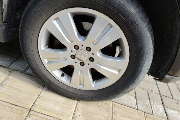Used Mercedes-Benz M-Class 2010 ML 300 4MATIC Right Front Wheel Hub