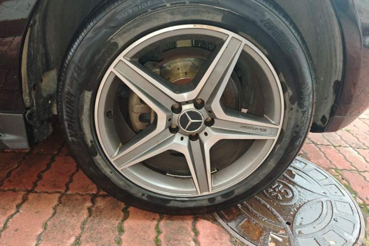 Used Mercedes-Benz M-Class 2010 ML 350 4MATIC Luxury Special Edition Right Front Wheel Hub