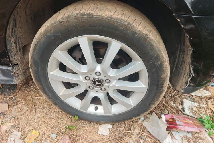 Used Mercedes-Benz M-Class 2010 ML 350 4MATIC Luxury Special Edition Right Front Wheel Hub