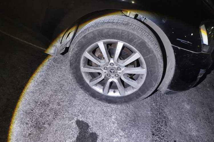 Used Mercedes-Benz M-Class 2010 ML 350 4MATIC Luxury Model Right Front Wheel Hub