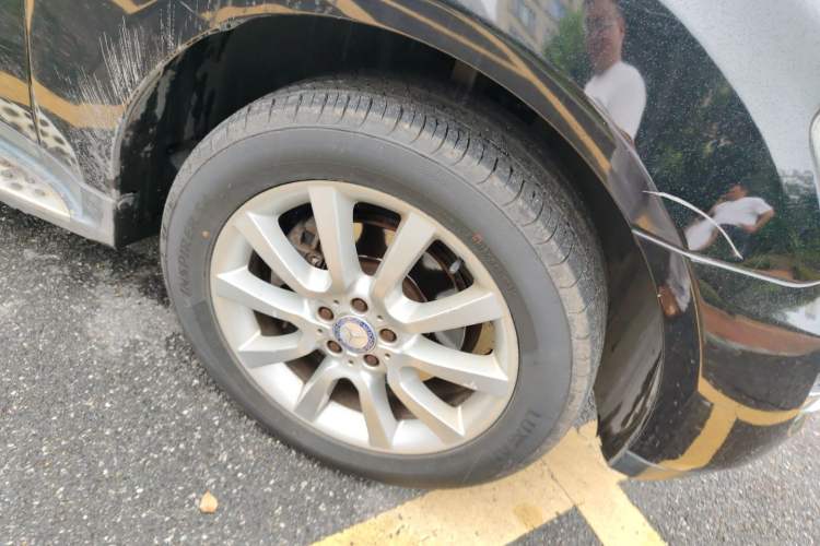 Used Mercedes-Benz M-Class 2010 ML 350 4MATIC Luxury Model Right Front Wheel Hub
